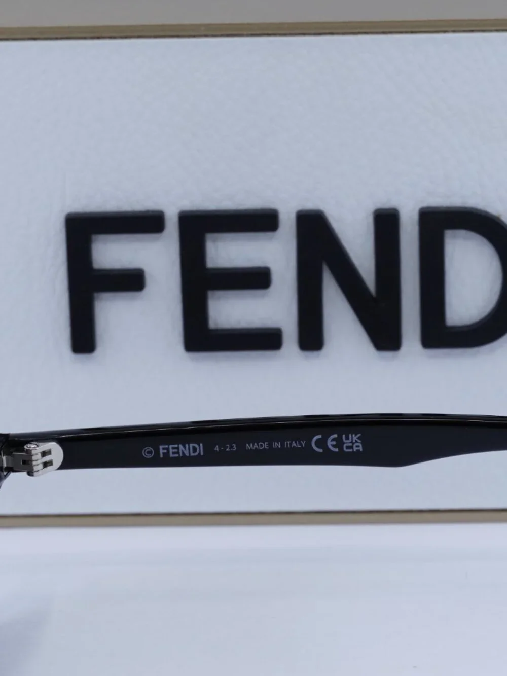 Fendi FE40094I 01A Oval Sunglasses -  Shiny Black / Smoke